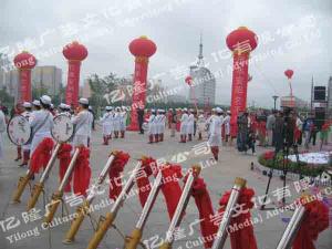 軍樂隊、氣柱、彩炮